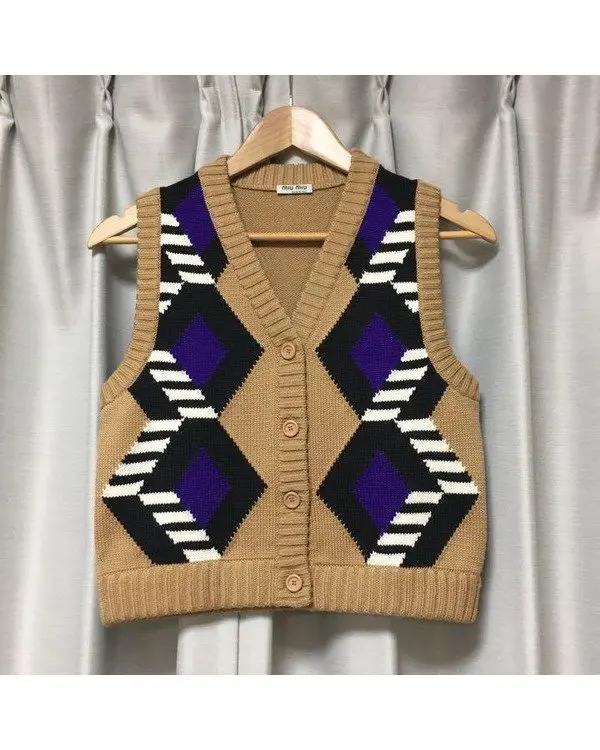 Emily In Paris S04 Lily Collins Brown Argyle Striped Vest