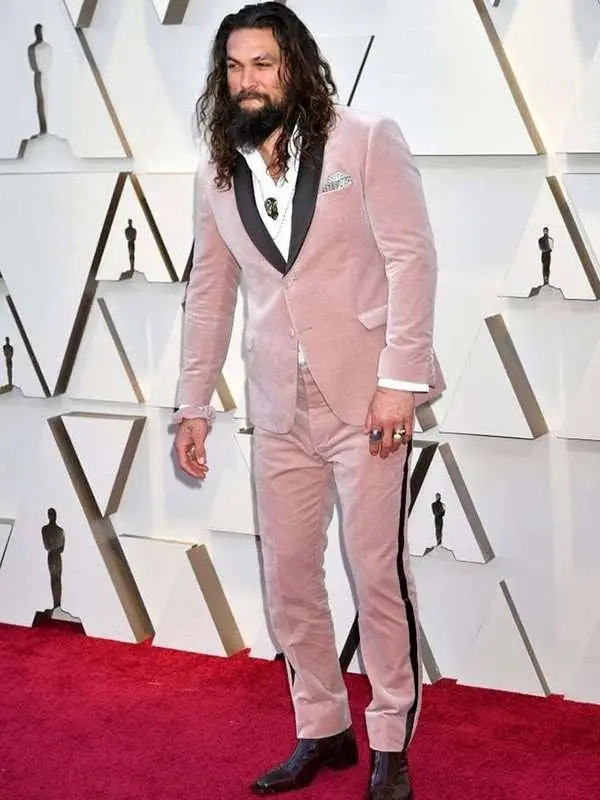 Jason Momoa’s Pink Oscars Tuxedo