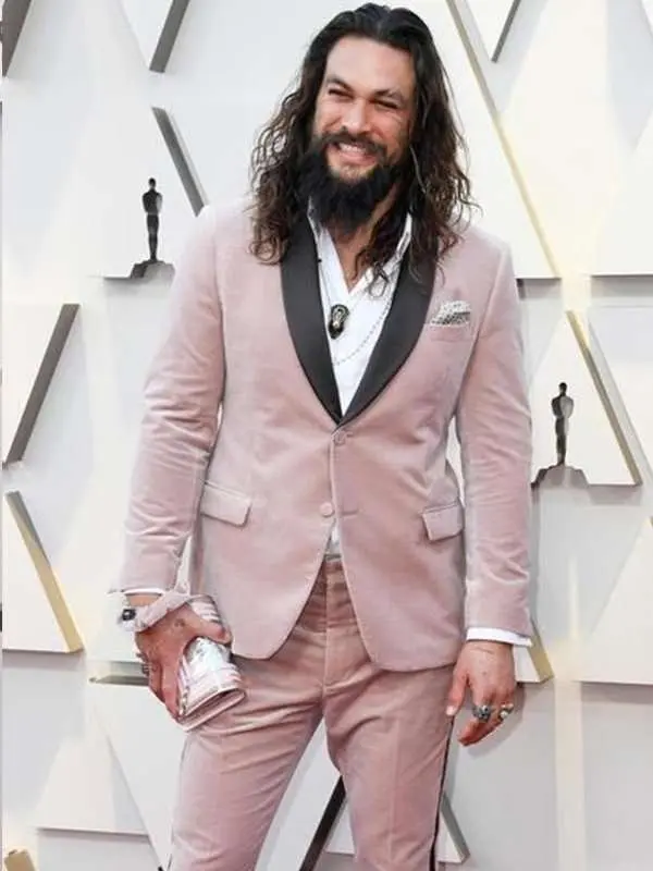 Jason Momoa’s Pink Oscars Tuxedo