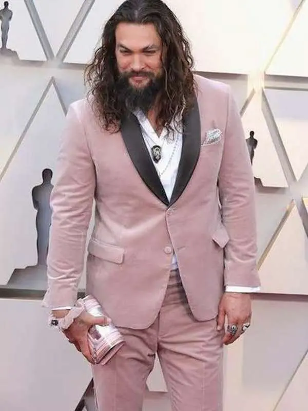 Jason Momoa’s Pink Oscars Tuxedo