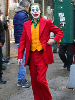 Arthur-Fleck-Joker-Red-Suit.jpg